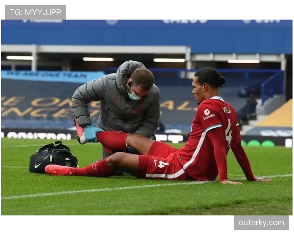 博努奇与范迪克在关键防守分工上形成体系分散趋势