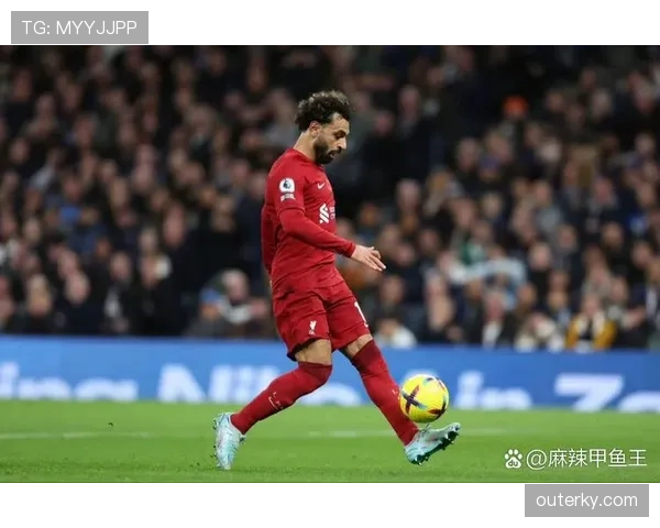 凯恩本赛季频繁边路切入撕裂防线，助攻增多显现角色转变