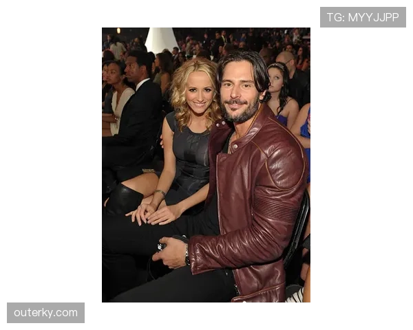 埃琳·安德森居然在法庭上被拍到喝咖啡，平时铁血女王形象瞬间崩塌？